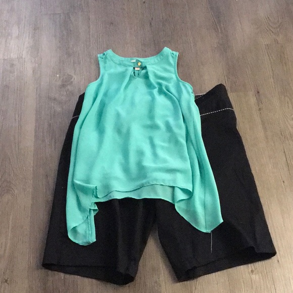 Adorable black shorts - Picture 2 of 3